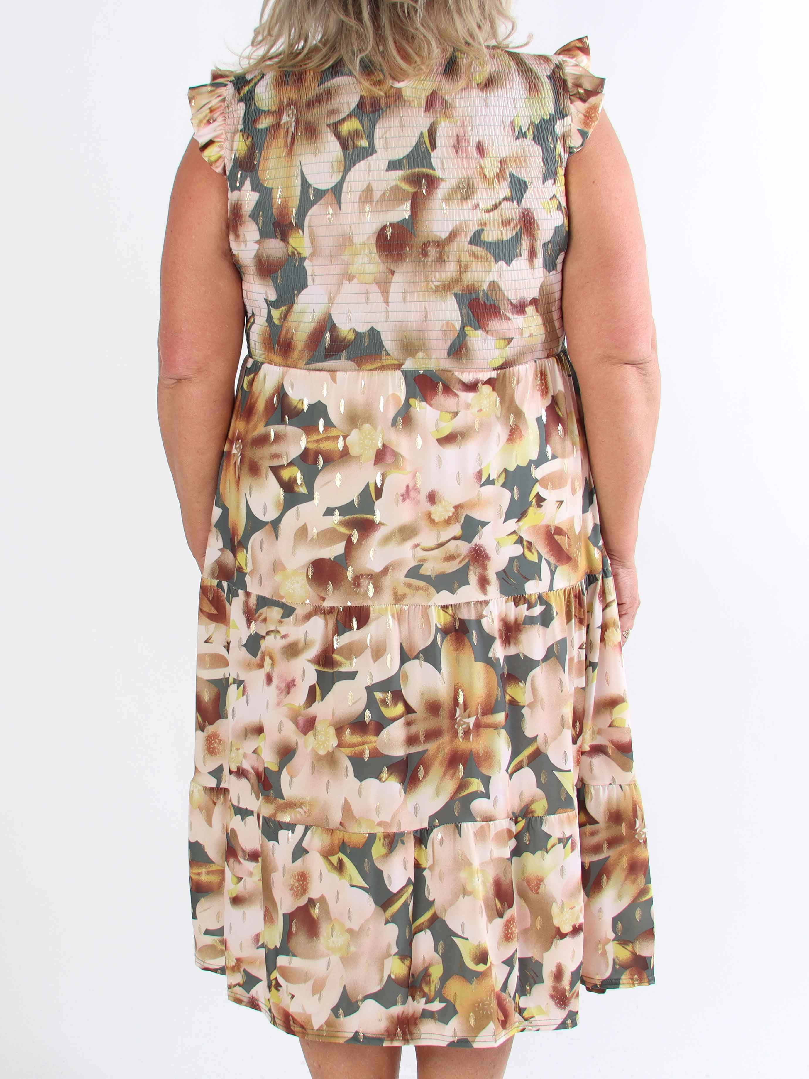 Kelly Floral Sleeveless - Blomstret plus size kjole med smock over brystet
